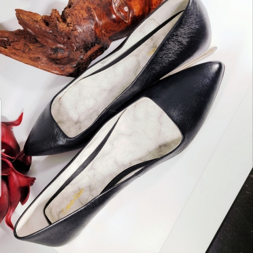 Calvin Klein "Bora" Saffiano Leather Flat - Picture 2 of 9